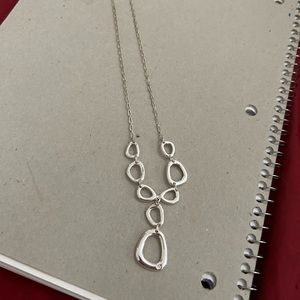 Women’s vintage Avon necklace